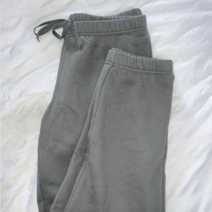 Canapé light green/gray sweatpants